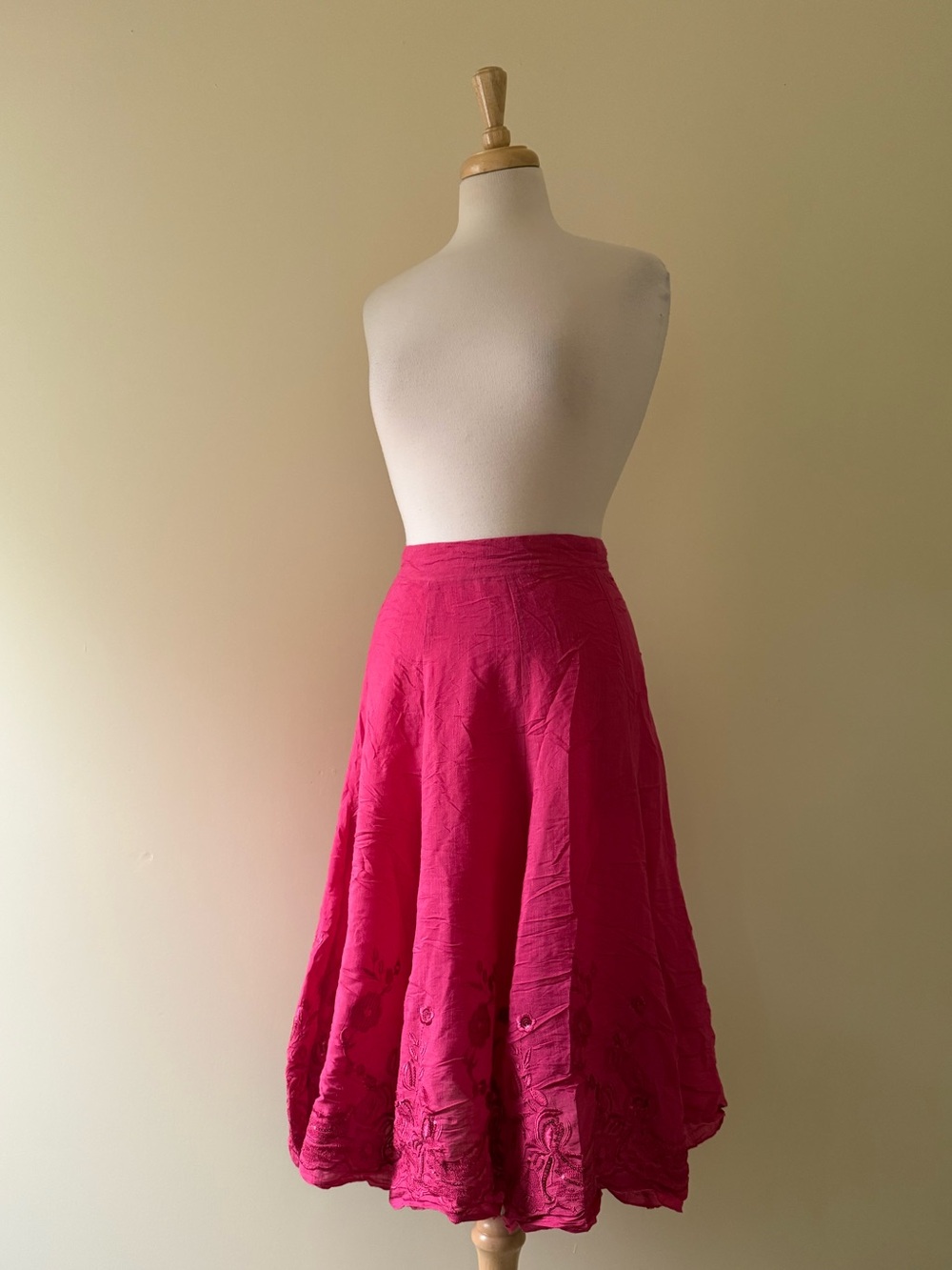 Vintage Moa Collection Embroidered Fuchsia Midi Skirt | Size S